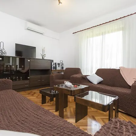 For Families With Children Vinez, Labin - 15870 Apartment