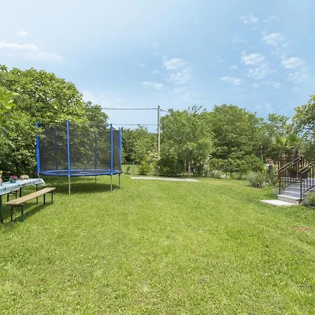 For Families With Children Vinez, - 15870 아파트