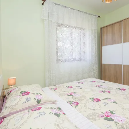 Apartment For Families With Children Vinez, Labin - 15870